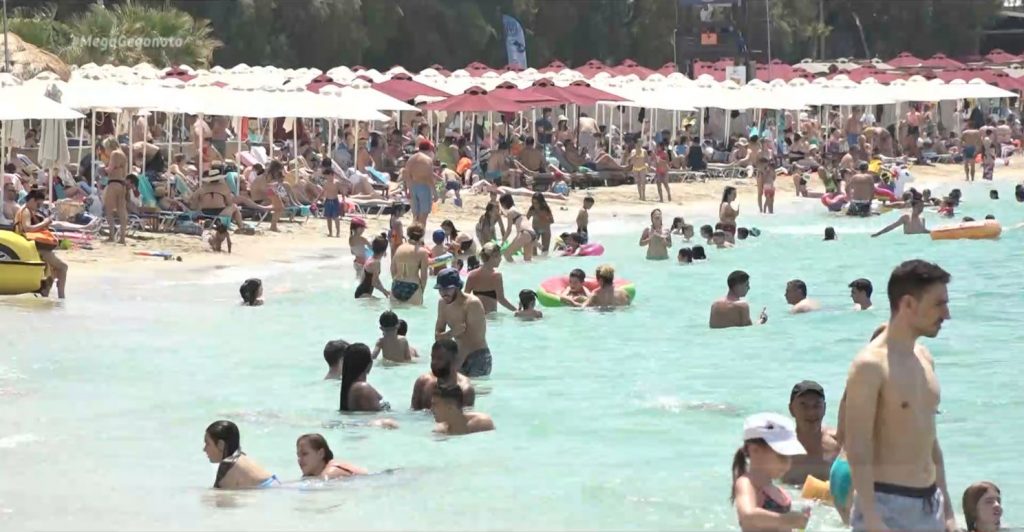Καύσωνας: Βουτιές στις κοντινές παραλίες αναζήτησαν Αθηναίοι & Θεσσαλονικείς – Στο «κόκκινο» ο υδράργυρος