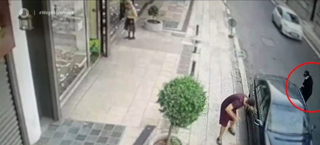 Καρέ – καρέ η δράση συμμορίας που κλέβει τσάντες από αυτοκίνητα με τη μέθοδο της απασχόλησης