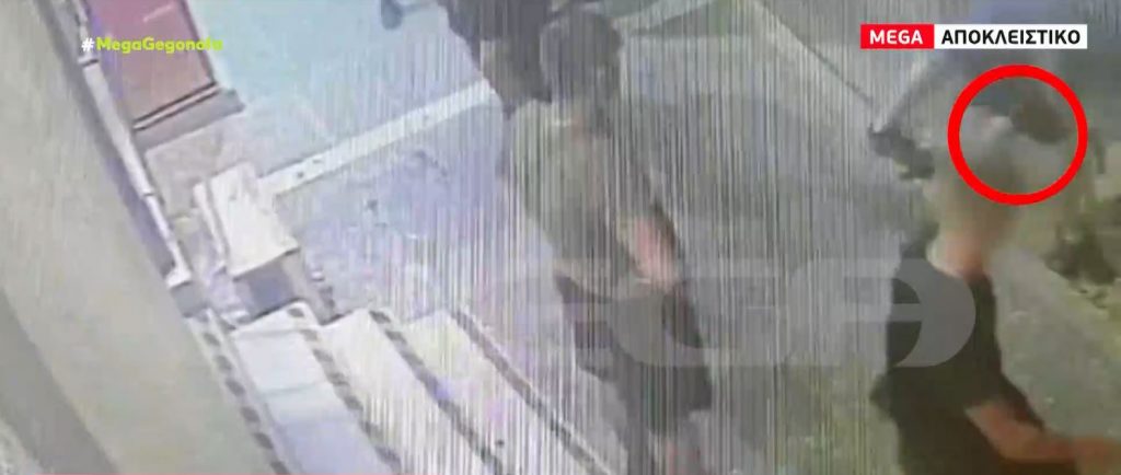 Κηφισιά: Βίντεο ντοκουμέντο από την επίθεση συμμορίας ανηλίκων σε 17χρονο – Τον μαχαίρωσαν & εξαφανίστηκαν