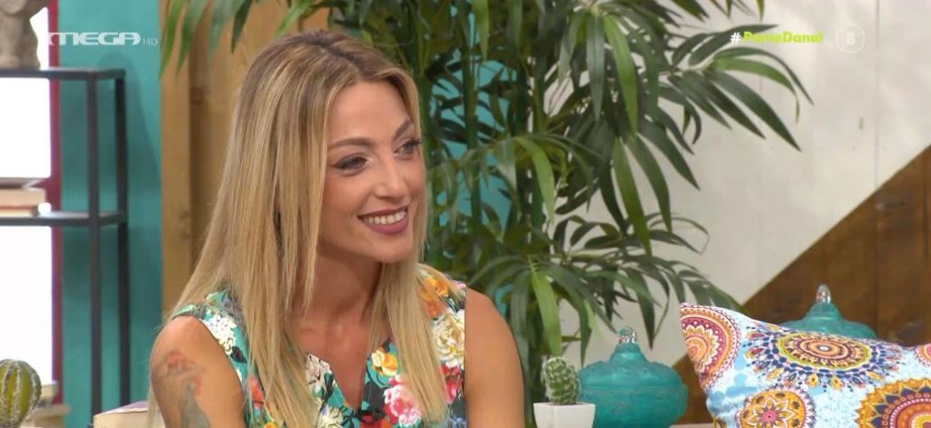 Βανέσα Αδαμοπούλου: Η αγάπη για το τραγούδι, τη συγγραφή & η βραβευμένη ταινία μικρού μήκους