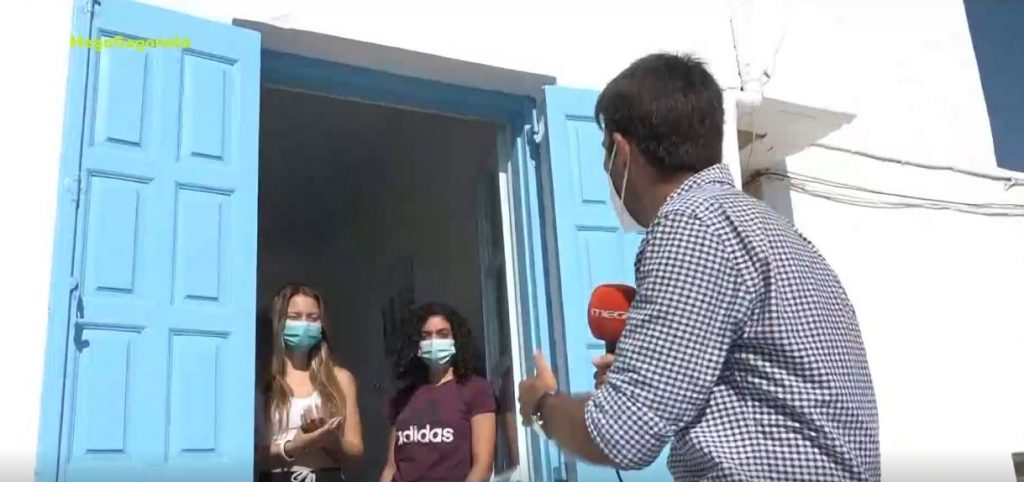 Ίος: Στην ουρά για rapid test κάτοικοι & τουρίστες – Τελειόφοιτοι που κόλλησαν κορωνοϊό στο νησί μιλούν στο Mega από το ξενοδοχείο καραντίνας