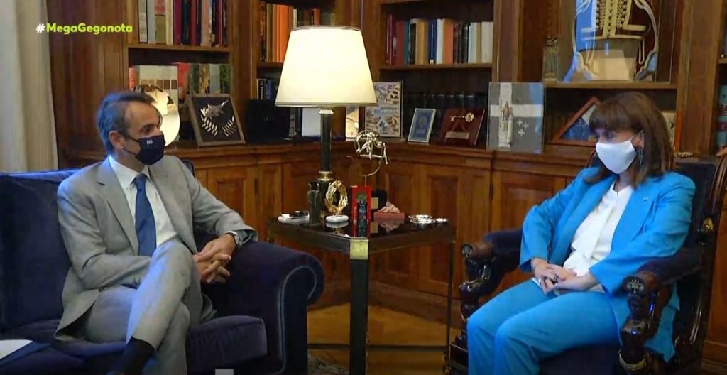 Πέρασε από τη Βουλή ο υποχρεωτικός εμβολιασμός των υγειονομικών – Τι απαντά ο ΠΘ στους αρνητές των εμβολίων