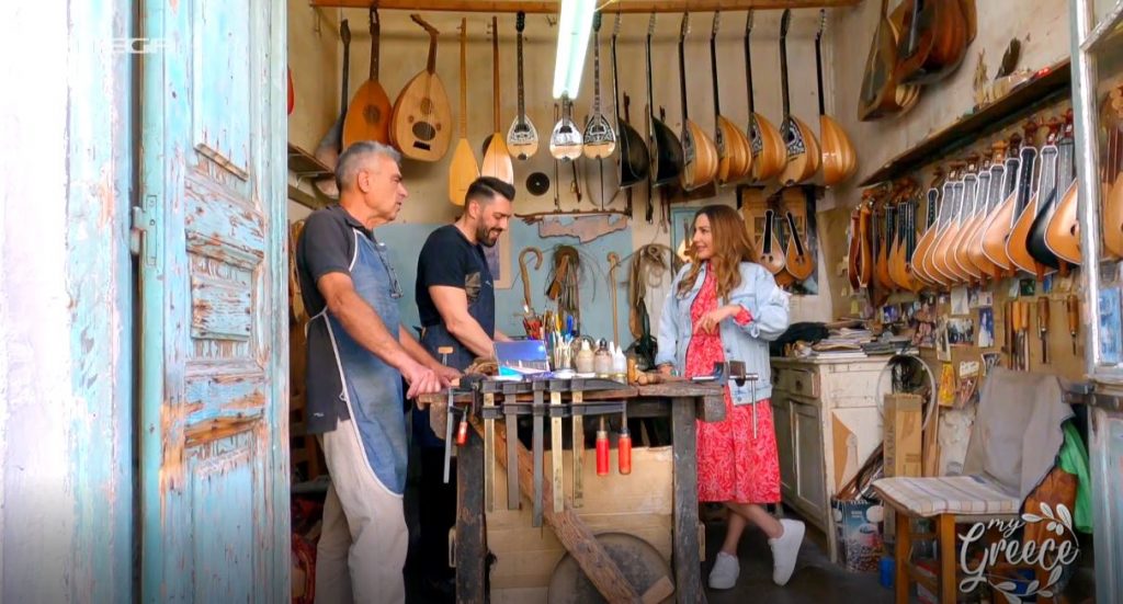 My Greece: Η Δέσποινα Βανδή μας μυεί στην κατασκευή της κρητικής λύρας