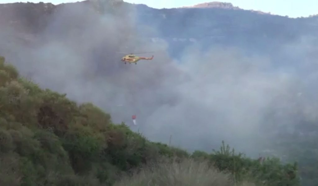 Ολονύχτια «μάχη» με τις φλόγες στην Κεφαλονιά