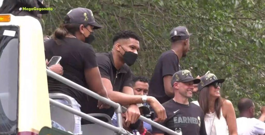 Γιάννης Αντετοκούνμπο: Το Μιλγουόκι αποθέωσε τον απόλυτο σταρ