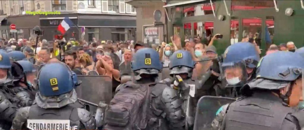 Κορωνοϊός: Επεισόδια σε διαδηλώσεις σε Παρίσι & Λονδίνο κατά των μέτρων για την πανδημία