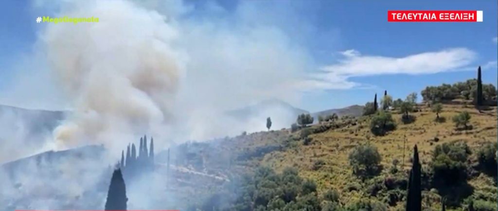 Κεφαλονιά: Εκκενώθηκαν 2 οικισμοί – Οι φλόγες στις αυλές των σπιτιών