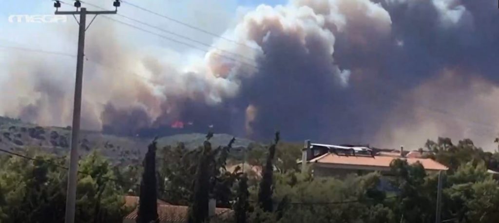 Φωτιά σε εξέλιξη στο Μαρκάτι Κερατέας –  Απειλούνται σπίτια