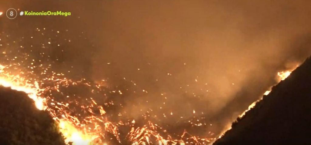 Διάσπαρτες εστίες στις Αφίδνες – «Η φωτιά έχει κυκλώσει όλο το χωριό – 6 με 7 χλμ. το μέτωπο»