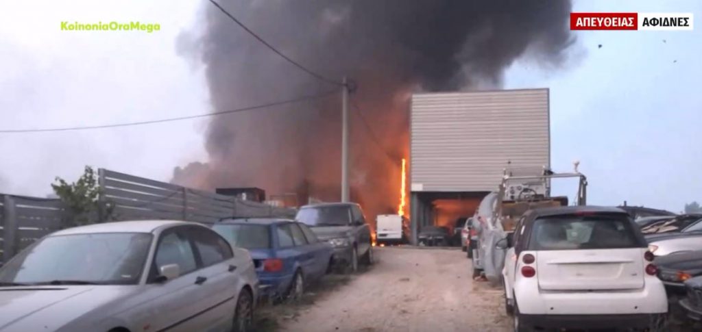 Εκρήξεις σε μάντρα αυτοκινήτων στις Αφίδνες