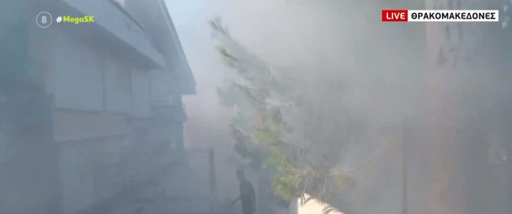 Θρακομακεδόνες – Η φωτιά μπήκε μέσα στα σπίτια
