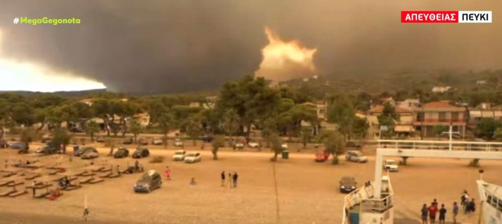 Στις φλόγες η βόρεια Εύβοια – Η πύρινη λαίλαπα καίει τα πάντα στο πέρασμά της – Φεύγουν οι πολίτες από το λιμάνι της Αιδηψού