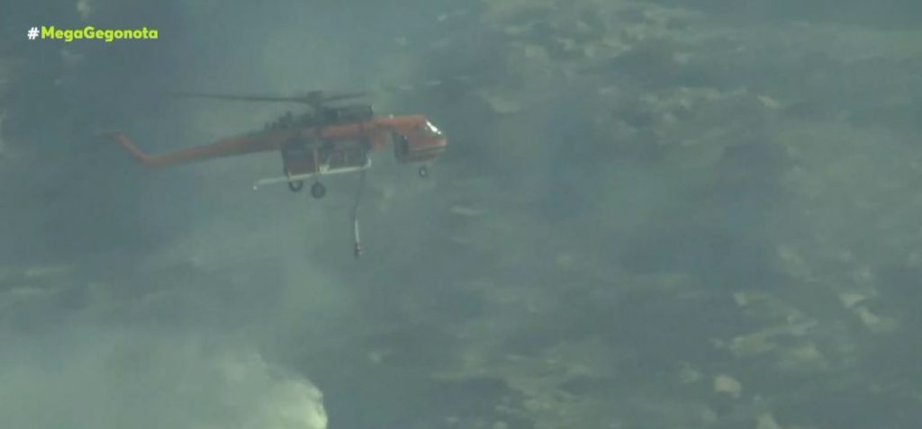 Απεγκλωβίστηκε τραυματισμένος πυροσβέστης από χαράδρα στην Πάρνηθα