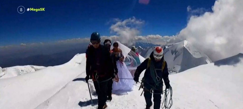 Βολιβία – Γάμος στα 6.500 μέτρα από την επιφάνεια της θάλασσας