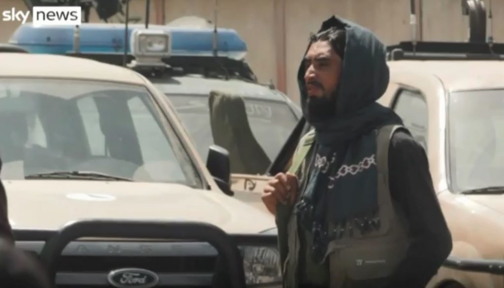 Χάος, πανικός και πυροβολισμοί στο αεροδρόμιο της Καμπούλ