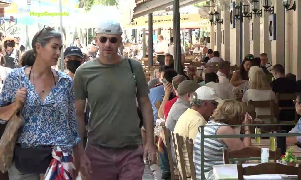 Μόνο οι… τουρίστες έμειναν στην Αθήνα