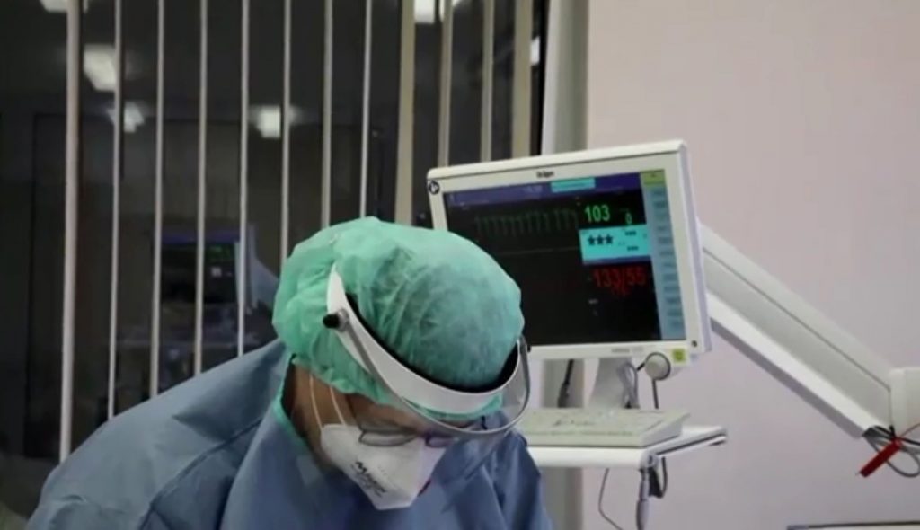 Κορωνοϊός – «Έκρηξη» θανάτων & διασωληνωμένων στις ΜΕΘ – Νέα μέτρα στο τραπέζι