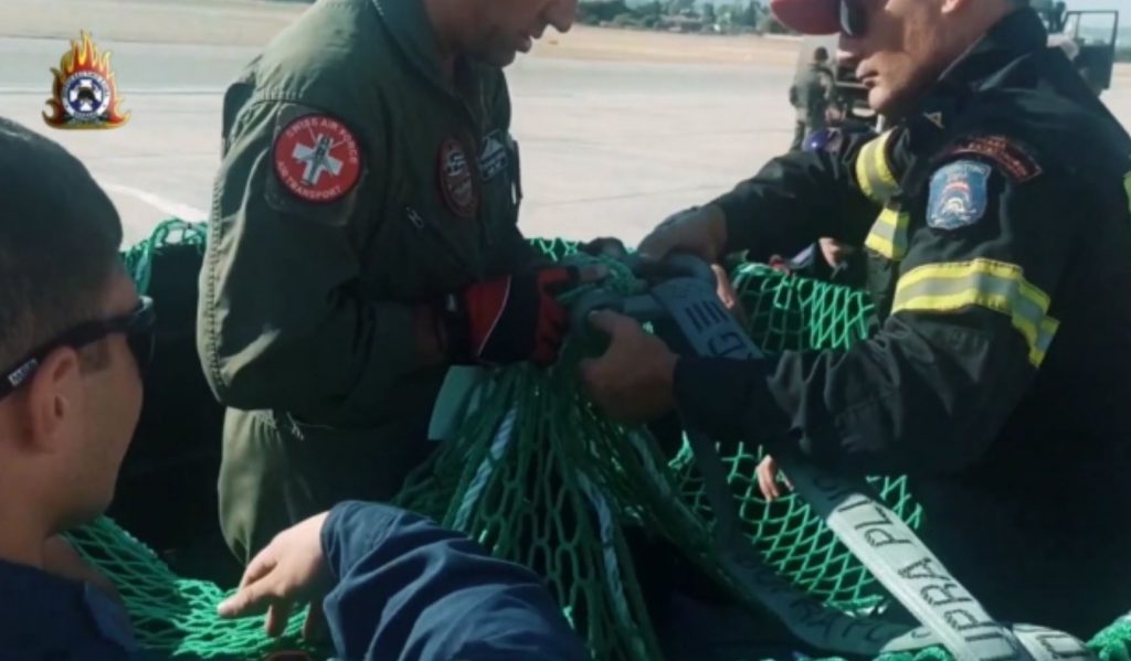 Εντυπωσιακό βίντεο – Πυροσβέστες «κομάντο» επιχειρούν σε δύσβατα σημεία