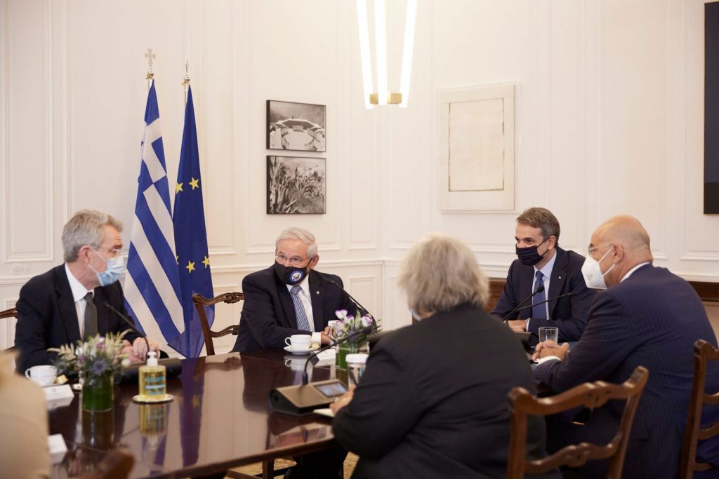 Συνάντηση Μητσοτάκη – Μενέντεζ – Κοινή διαπίστωση για το υψηλό επίπεδο των ελληνοαμερικανικών σχέσεων