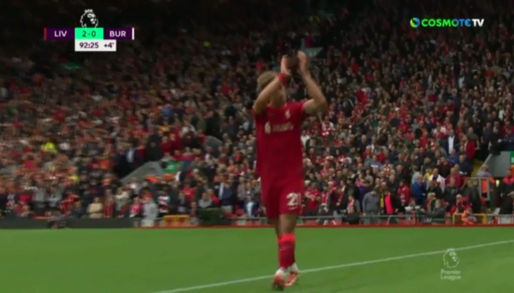 Αποθέωση Τσιμίκα στο κατάμεστο Άνφιλντ