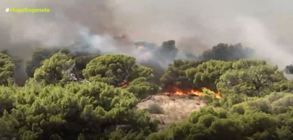 Βίλια – Εκκενώνονται Άγιος Γεώργιος και Παλαιοχώρι λόγω της φωτιάς