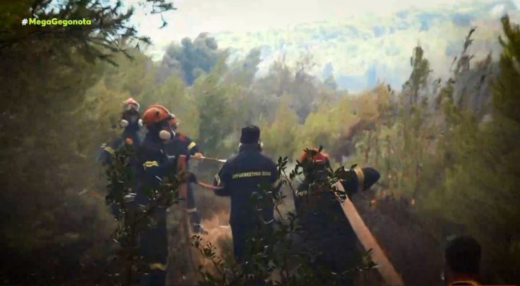 Επέστρεψε ο πύρινος εφιάλτης – Ανεξέλεγκτη η φωτιά στην Κερατέα