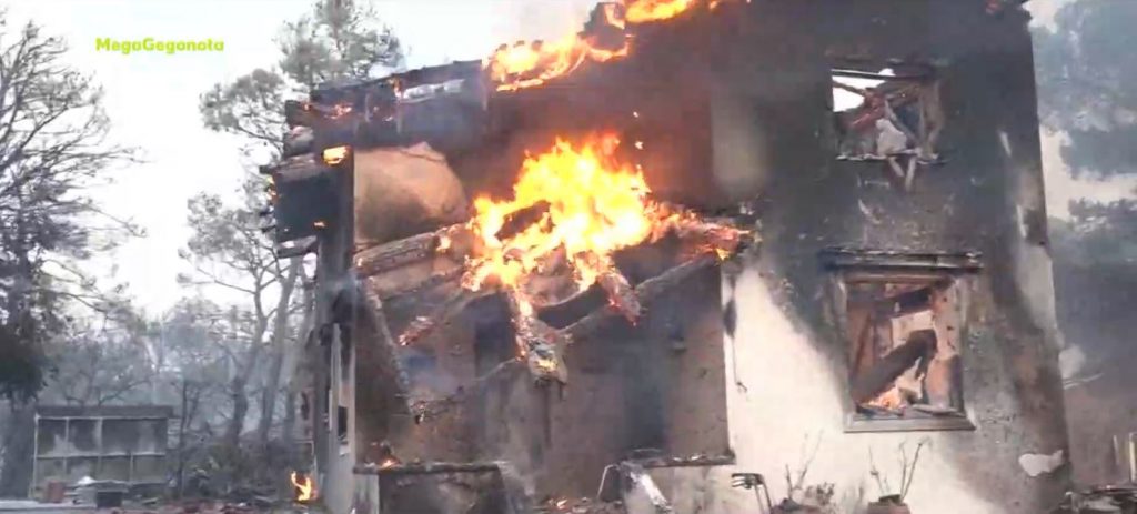 Φωτιά στη Βαρυμπόμπη – Πάση θυσία η φωτιά να περιοριστεί πριν νυχτώσει