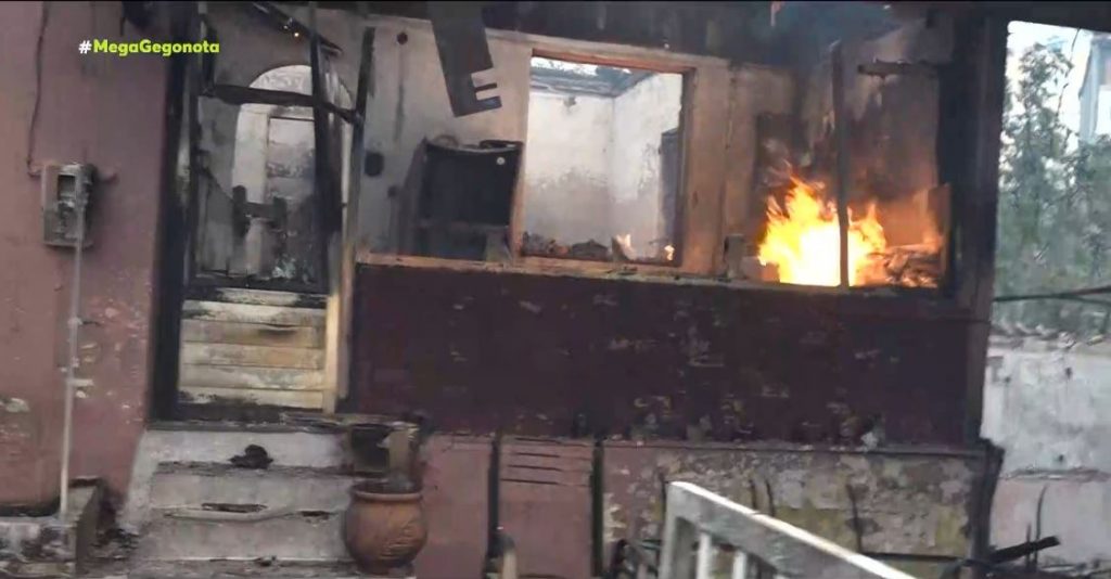 Πυρκαγιές – Σε πύρινο κλοιό η χώρα – Μάχη της Πυροσβεστικής με τον χρόνο