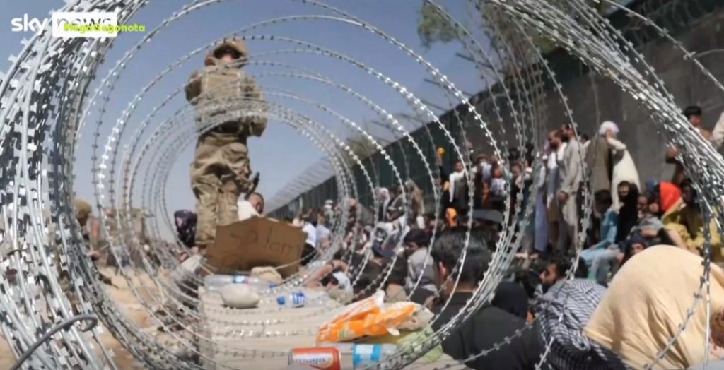 Αφγανιστάν – Εικόνες εξαθλίωσης στο αεροδρόμιο της Καμπούλ