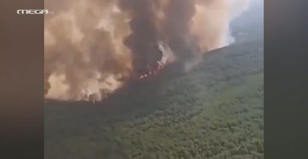 Συγκλονιστικές εικόνες από ρίψεις νερού μέσα από Canadair
