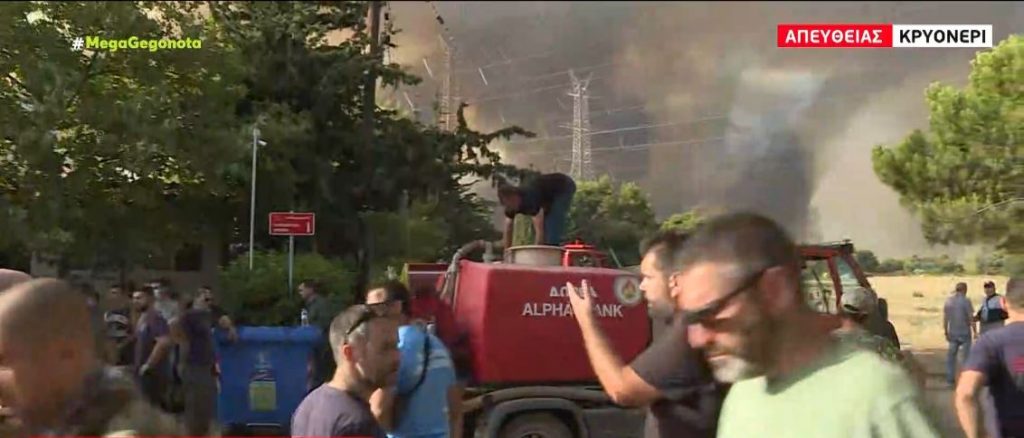 Βαρυμπόμπη – Ανεξέλεγκτη η φωτιά – Ανάστατοι οι κάτοικοι