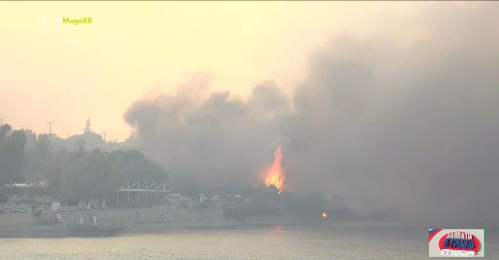 Αχαΐα – Υπό πλήρη έλεγχο η μεγάλη πυρκαγιά – Καμένα σπίτια, καλλιέργειες & τραυματίες