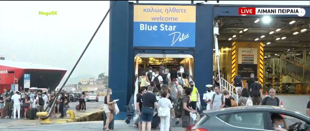 Πειραιάς – Αυξημένη η κίνηση στο λιμάνι