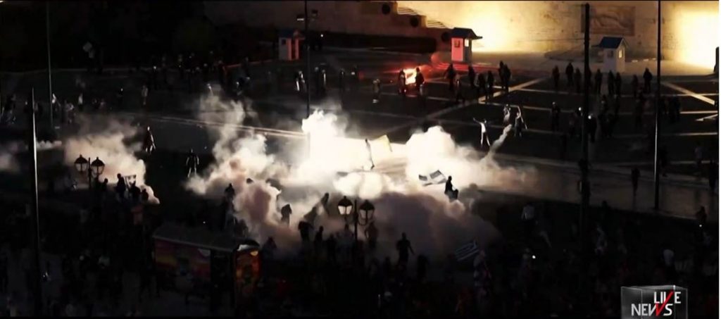 Αντιεμβολιαστές – Μολότοφ & χημικά στην πορεία στην Αθήνα