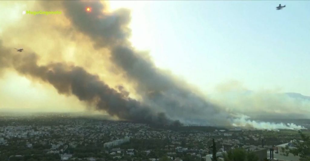 Αττική – «Ασφυξία» στο λεκανοπέδιο από τους πυκνούς καπνούς – Υγειονομικός συναγερμός