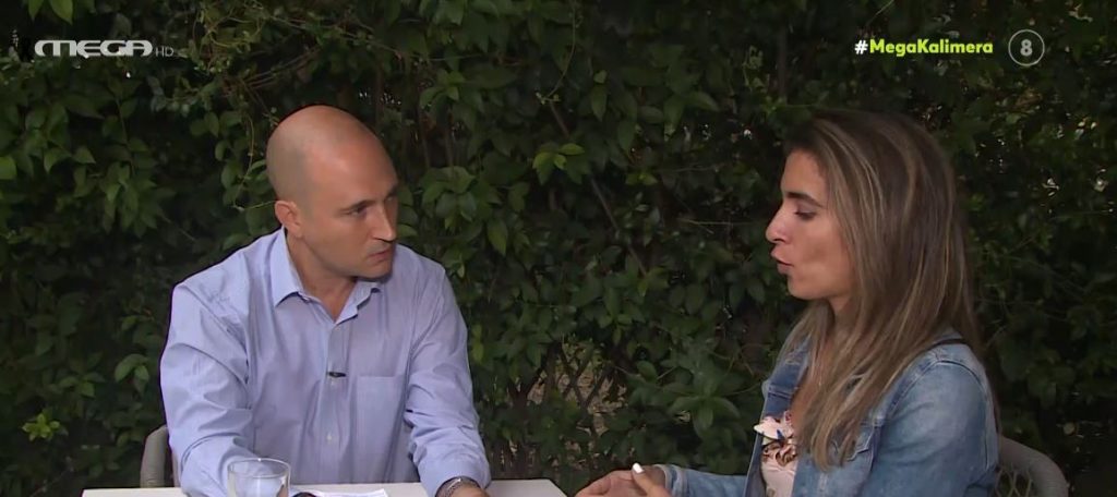 Κωνσταντίνος Μπογδάνος – Η σκληρή απάντηση στην Τζούλια Νόβα για την μπλούζα με το σφυροδρέπανο