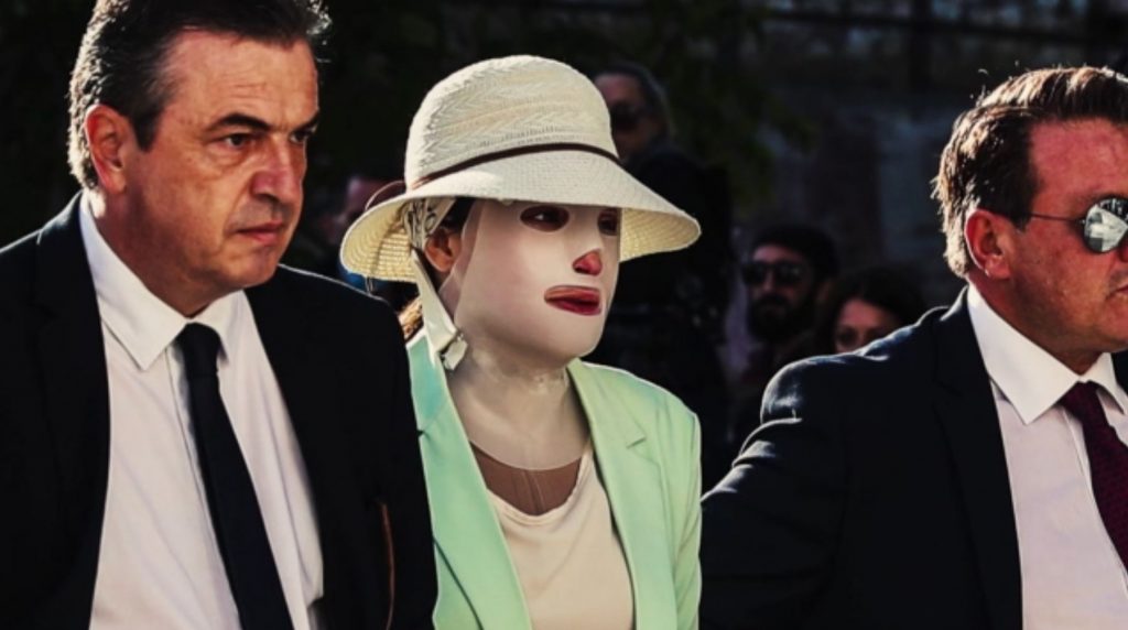 Επίθεση με βιτριόλι – Η Ιωάννα απέναντι στη γυναίκα που της έκανε τη ζωή εφιάλτη – Οι συγκλονιστικές στιγμές της δίκης