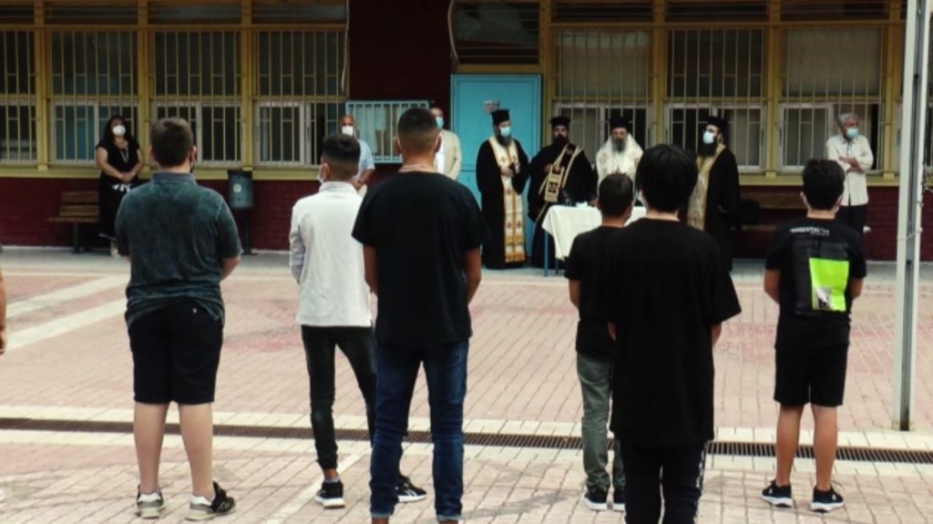 Με την ελπίδα να μην ξανακλείσουν άνοιξαν τα σχολεία