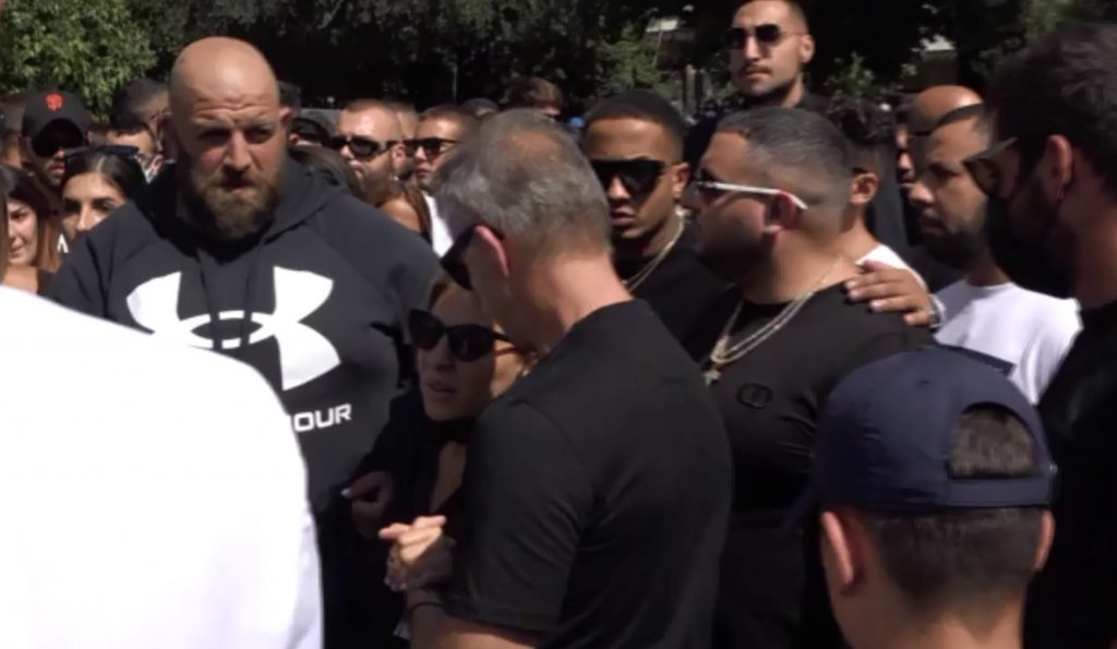 Mad Clip – Πλήθος κόσμου στο τελευταίο «αντίο» του διάσημου τράπερ