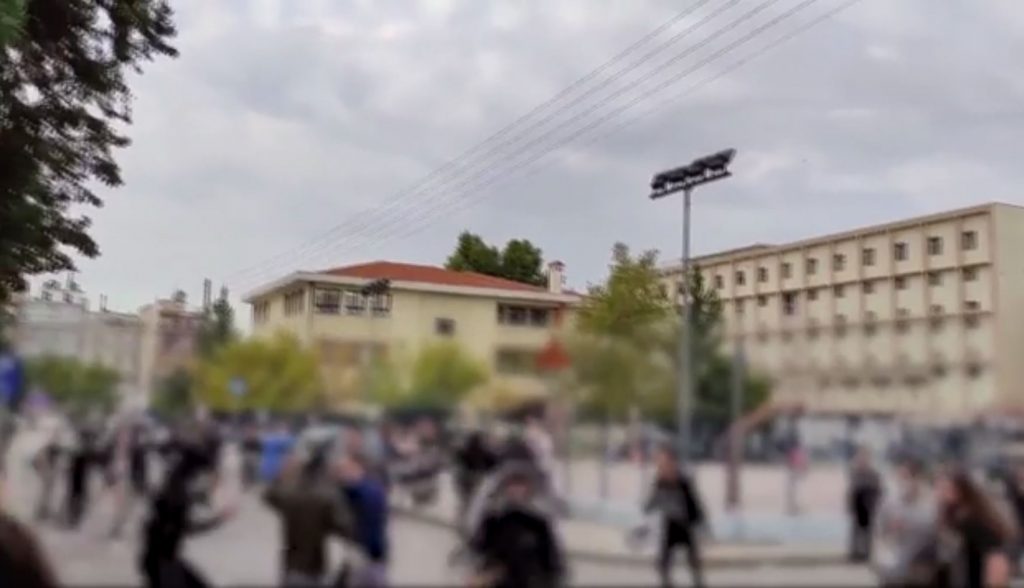 Άγρια επεισόδια έξω από σχολείο στη Σταυρούπολη Θεσσαλονίκης