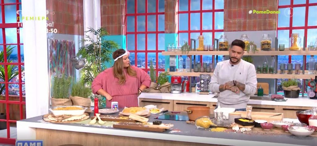 Ο chef Τίμος μας φτιάχνει λαχταριστή πίτα MAC N CHEESE