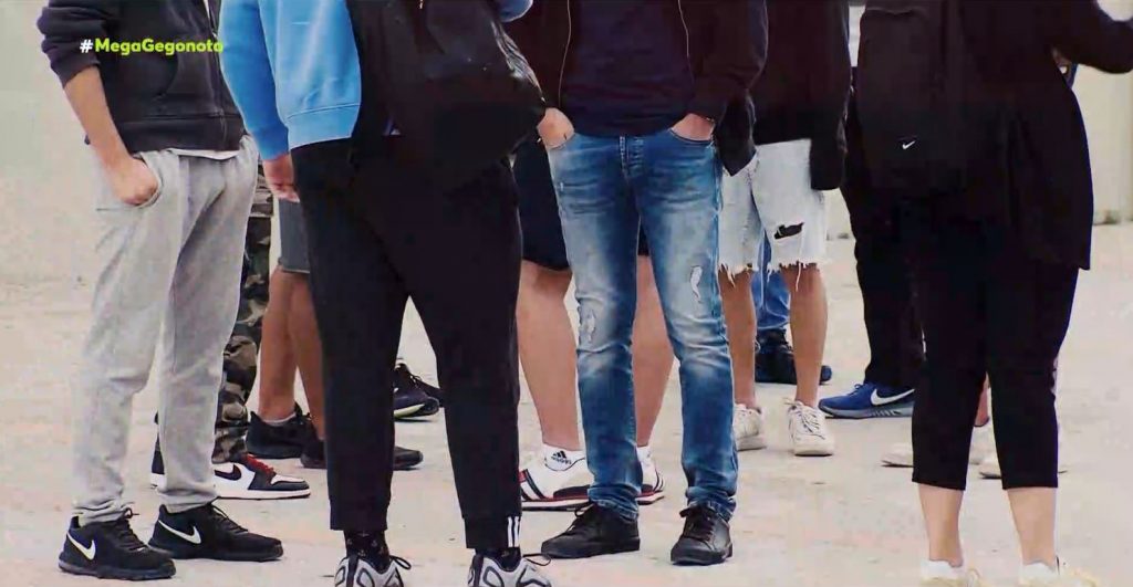 Κορωνοϊός – Επιστρέφουν στα θρανία εμβολιασμένοι & ασφαλείς – Τι λένε έφηβοι που έκαναν το εμβόλιο