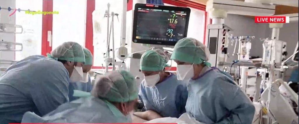 Ο κορωνοϊός «σαρώνει» τους αρνητές