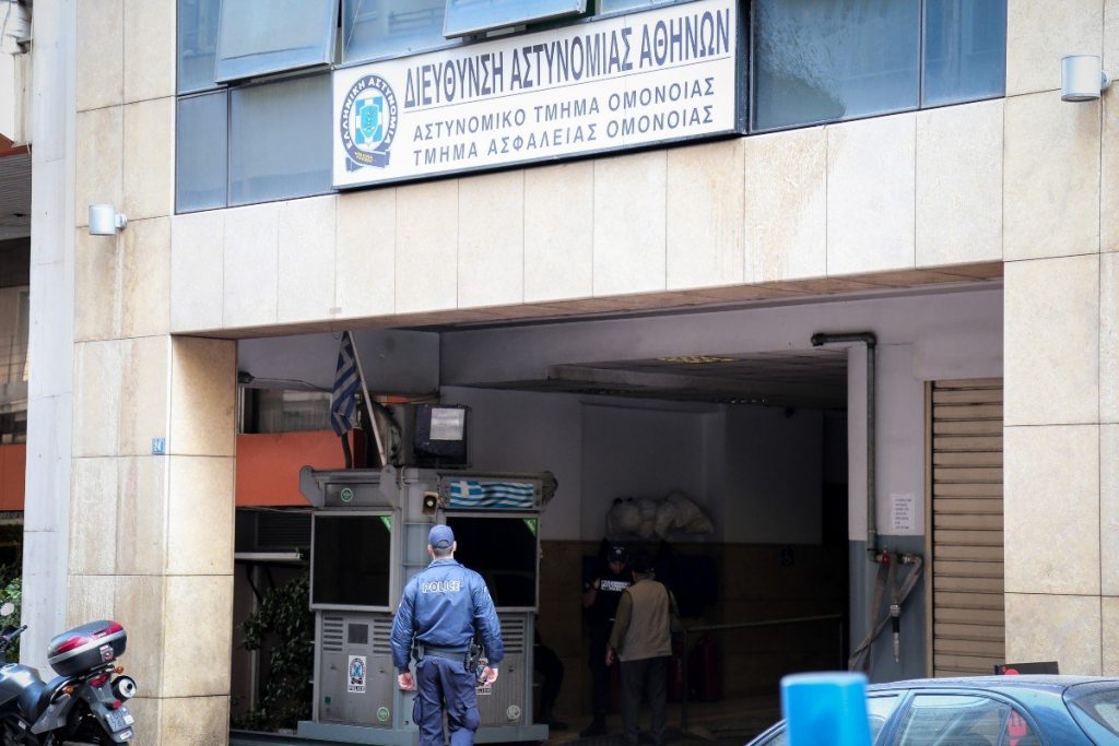 Κλείνει (;) το Α.Τ. Ομονοίας λόγω… έλλειψης προσωπικού – «Ενισχύεται με επιπλέον 30 άτομα» απαντά ο Τ. Θεοδωρικάκος