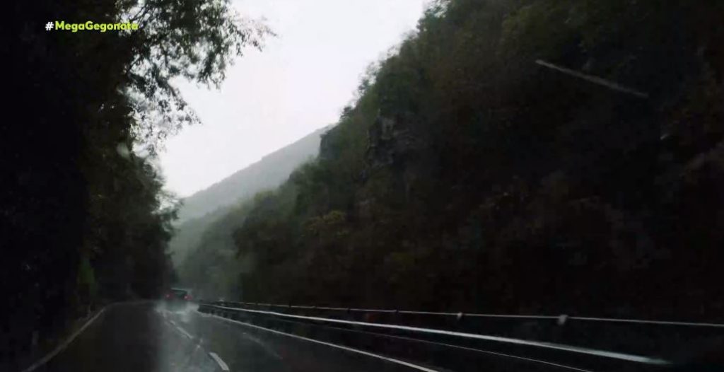 Η κακοκαιρία «Αθηνά» έπληξε το Ιόνιο – Πλημμυρισμένοι οι δρόμοι της Κέρκυρας