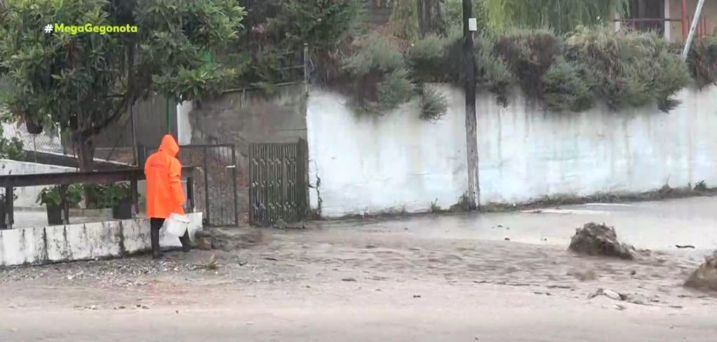 Μπάλλος – Ισχυρές καταιγίδες στην Αττική – Χιόνισε στη Βόρεια Ελλάδα – Βιβλική καταστροφή στη Βόρεια Εύβοια