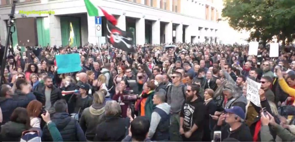 Ιταλία – Επεισόδια σε πορείες κατά του φασισμού & κατά του υποχρεωτικού πράσινου πιστοποιητικού