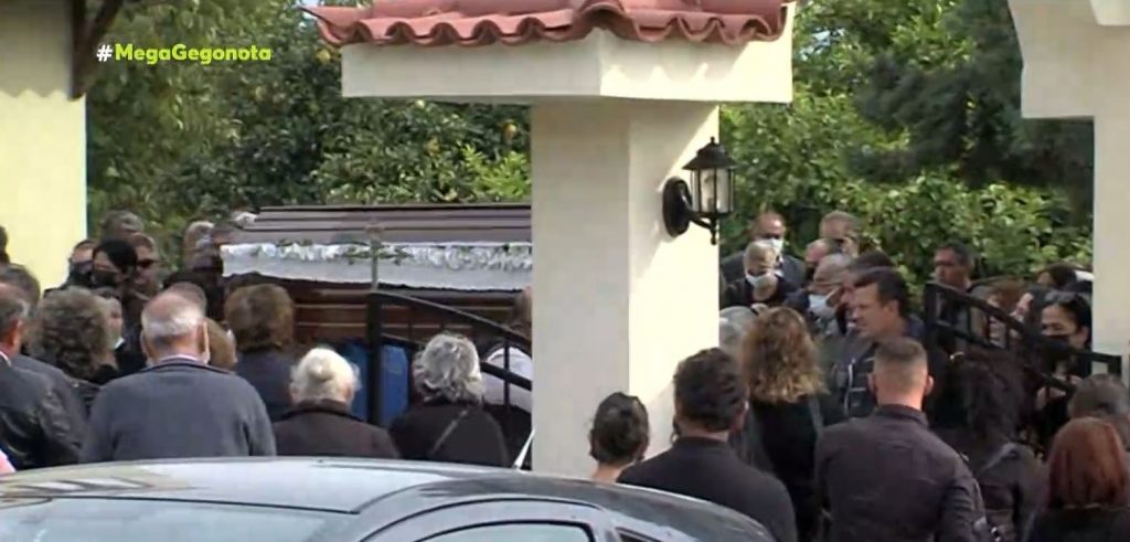 Ράγισαν καρδιές στην κηδεία της ατυχής 48χρονης – Οργή και θλίψη για την στυγερή δολοφονία της Νεκταρίας