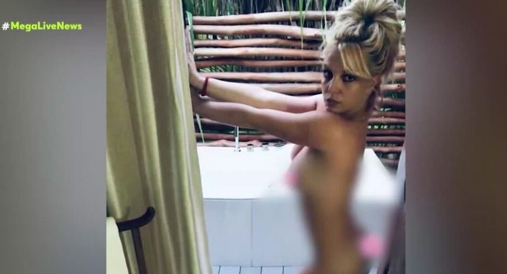 Η Britney Spears γιορτάζει την ελευθερία της γυμνή