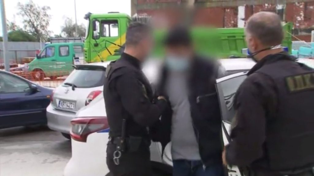 40χρονος «Σκοτεινός στρατιώτης» – Ελεύθερος υπό επιτήρηση στο σπίτι του ο 40χρονος κατά συρροή δολοφόνος